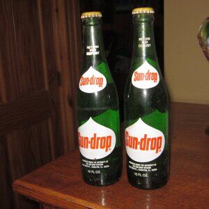 2 full sundrop 10 oz green bottle soda pop